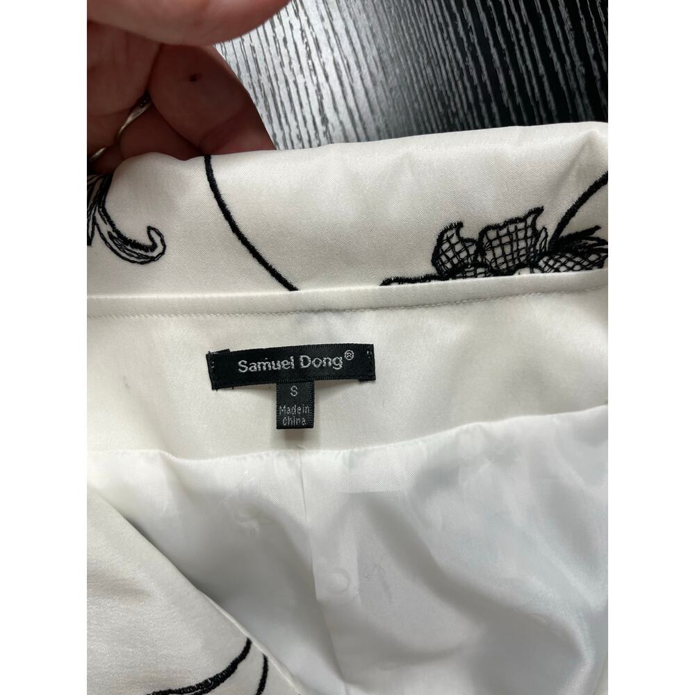 Stunning Avant Garde Black &White Embroidered Sam… - image 5